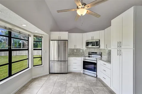 640 Fairfax Ave, Davie FL 33325