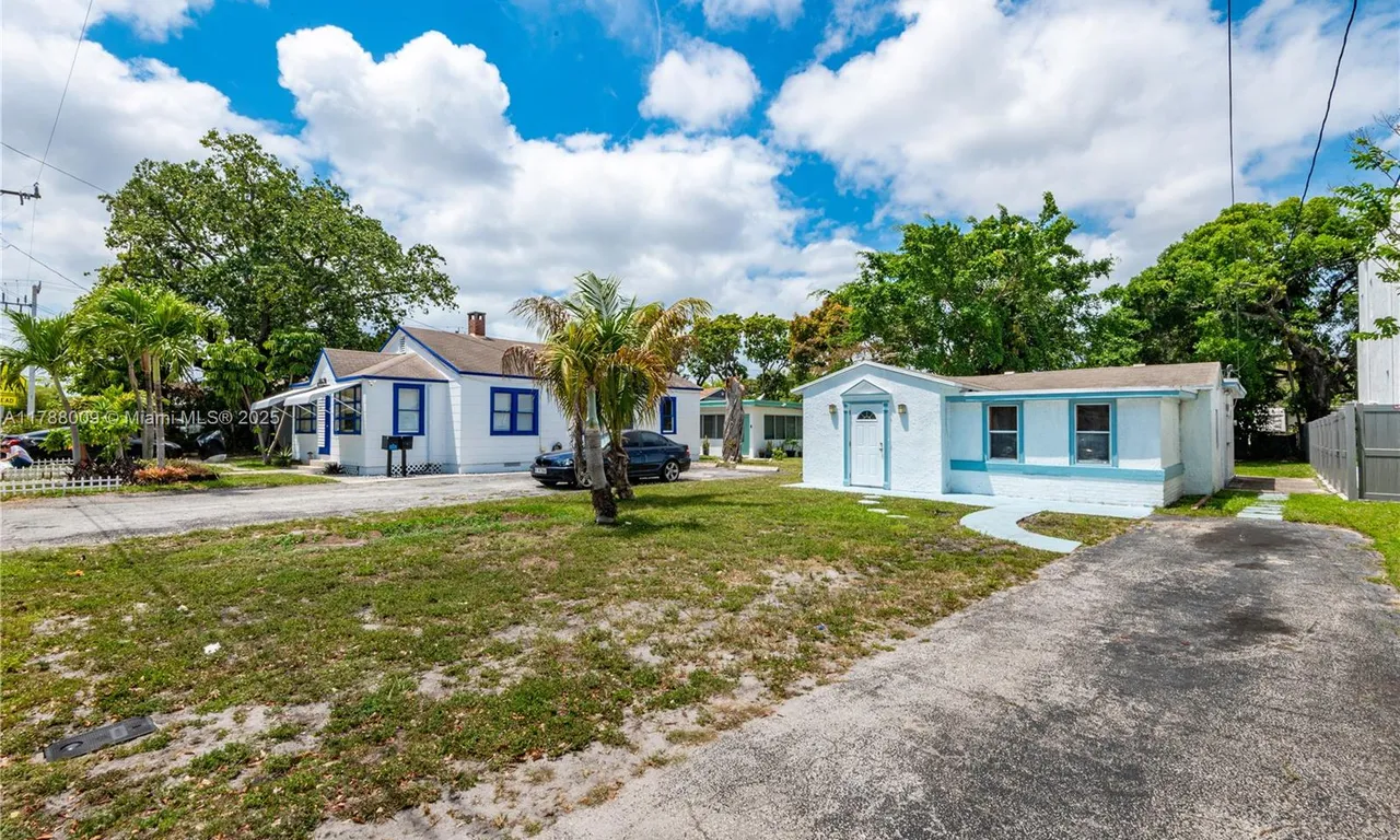 1027 NE 33rd St, Oakland Park FL 33334