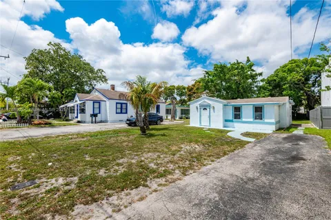 1027 NE 33rd St, Oakland Park FL 33334