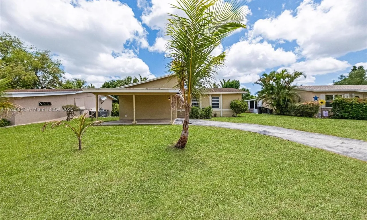 702 SW 79th Ave, North Lauderdale FL 33068