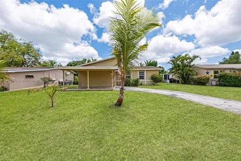 702 SW 79th Ave, North Lauderdale FL 33068