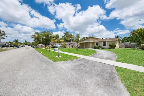 702 SW 79th Ave, North Lauderdale FL 33068