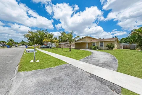 702 SW 79th Ave, North Lauderdale FL 33068