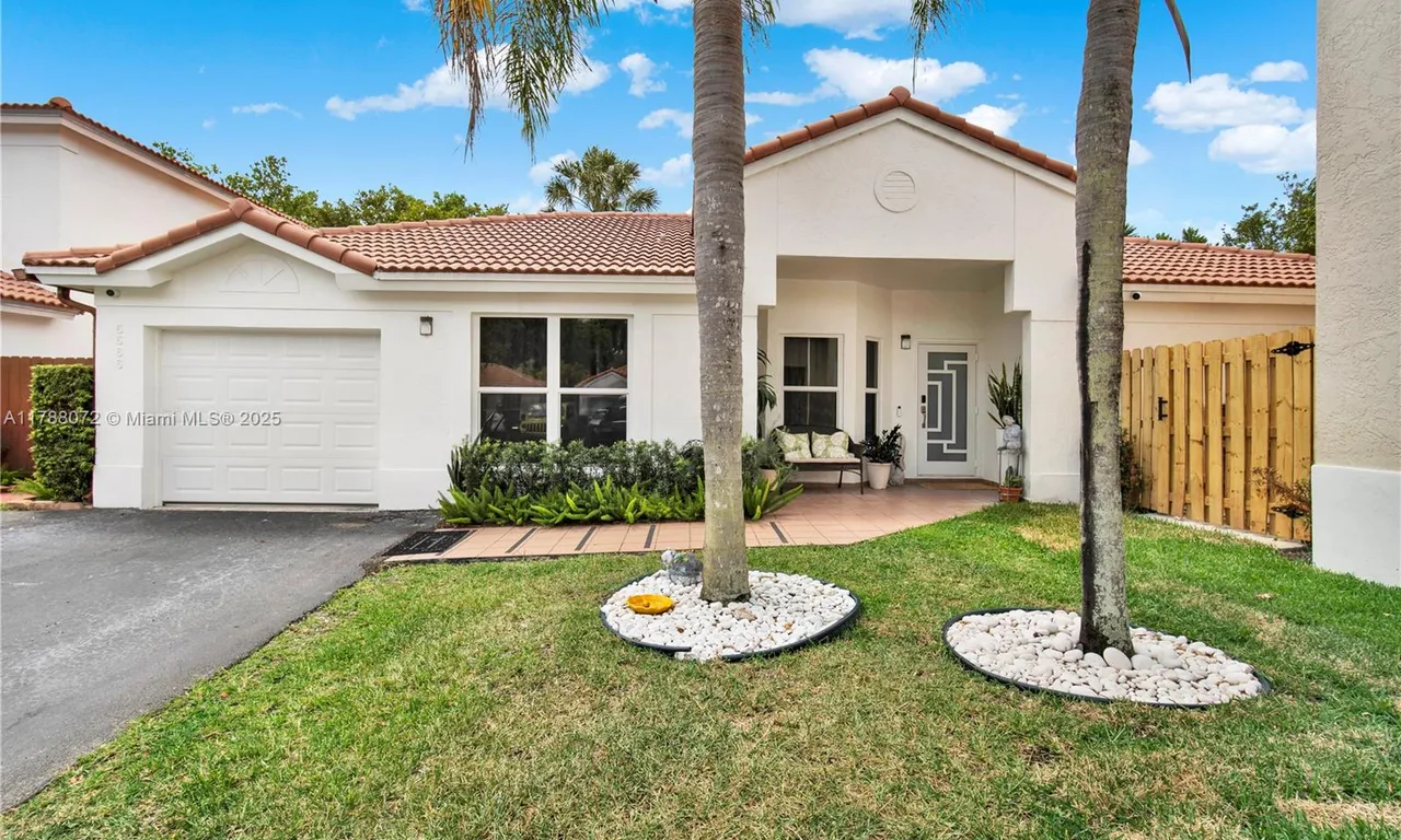 5566 NW 102nd Pl, Doral FL 33178