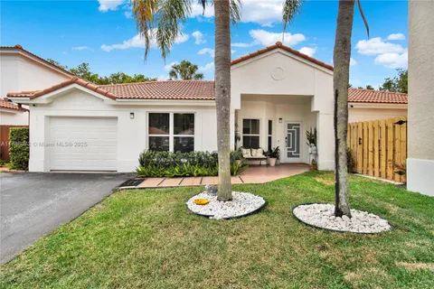 5566 NW 102nd Pl, Doral FL 33178