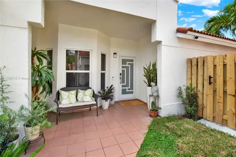 5566 NW 102nd Pl, Doral FL 33178