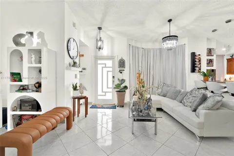5566 NW 102nd Pl, Doral FL 33178