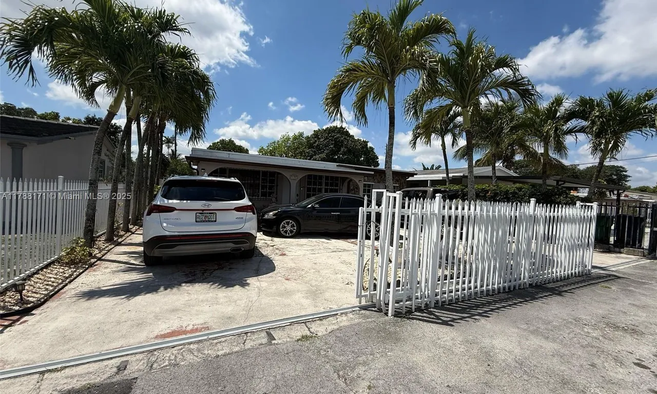 3434 NW 101st St, Miami FL 33147