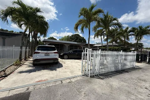 3434 NW 101st St, Miami FL 33147