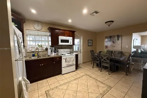 3434 NW 101st St, Miami FL 33147