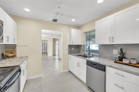 1171 NW 88th Way, Plantation FL 33322
