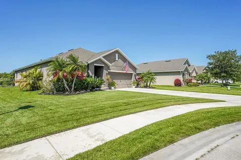 3113 Yellowstone Cir, Fort Pierce FL 34945