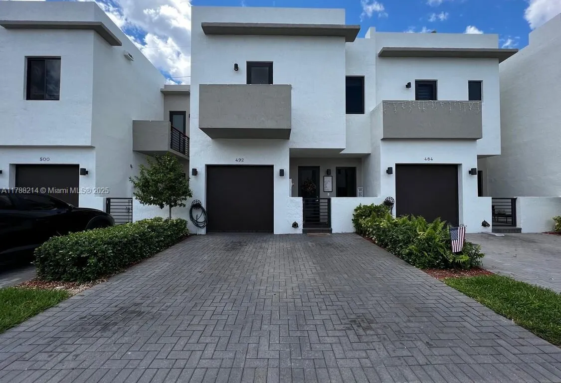 492 SW 91 PL, Miami FL 33174