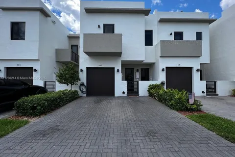 492 SW 91 PL, Miami FL 33174