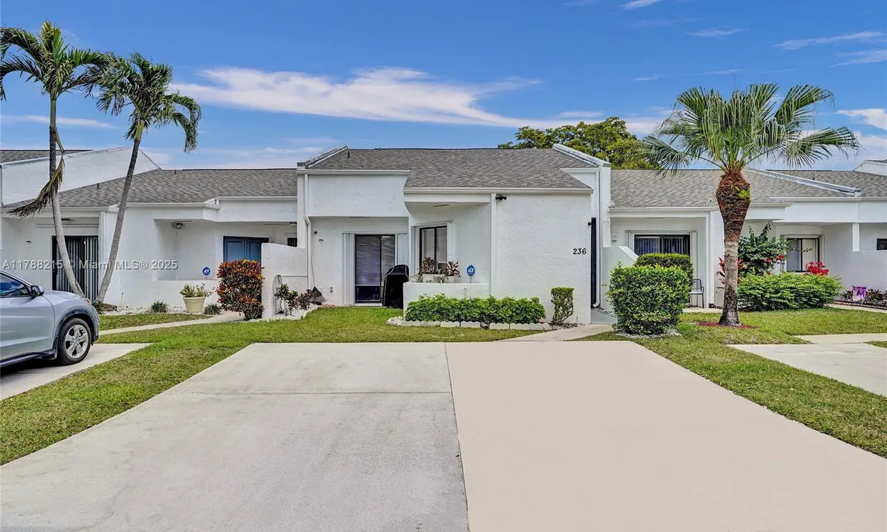 236 Par Dr, Royal Palm Beach FL 33411