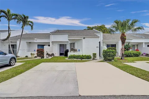 236 Par Dr, Royal Palm Beach FL 33411