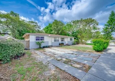1350 NE 149th St, Miami FL 33161