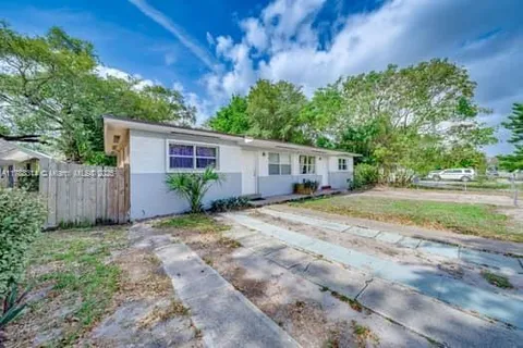 1350 NE 149th St, Miami FL 33161