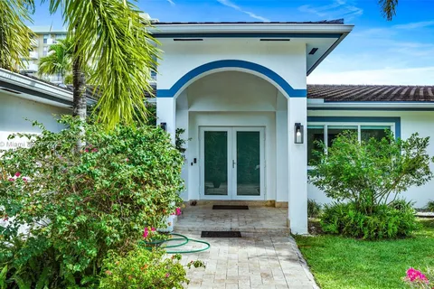 2105 Arch Creek Dr, North Miami FL 33181