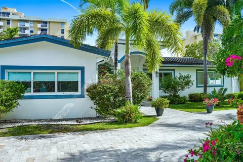 2105 Arch Creek Dr, North Miami FL 33181