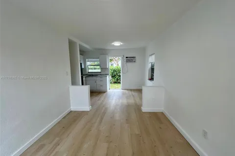 601 NW 90th St # 3, Miami FL 33150