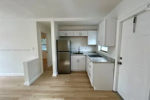 601 NW 90th St # 3, Miami FL 33150