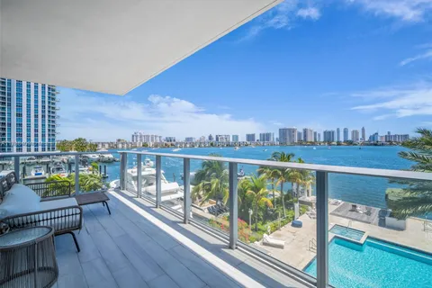 17111 Biscayne Blvd # 309, North Miami Beach FL 33160
