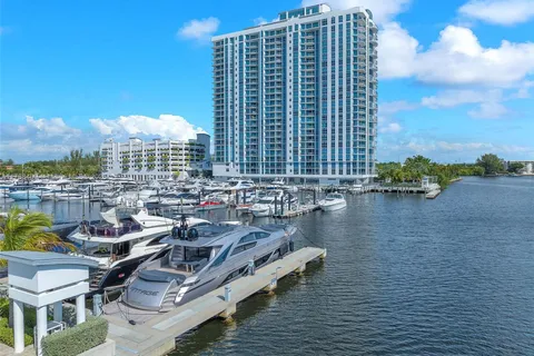 17111 Biscayne Blvd # 309, North Miami Beach FL 33160