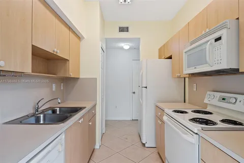 7085 Nova Dr # 330, Davie FL 33317