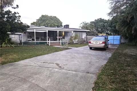5096 SW 28th Ter, Dania Beach FL 33312