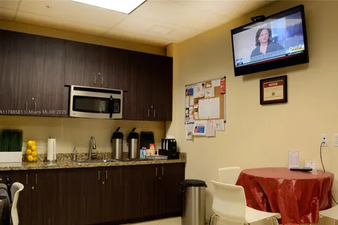 15800 Pines Blvd # 311, Pembroke Pines FL 33027