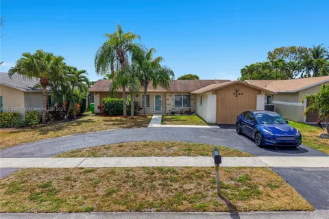 9340 NW 43rd Mnr, Sunrise FL 33351