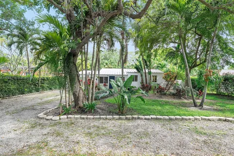 1055 NE 120th St, Biscayne Park FL 33161