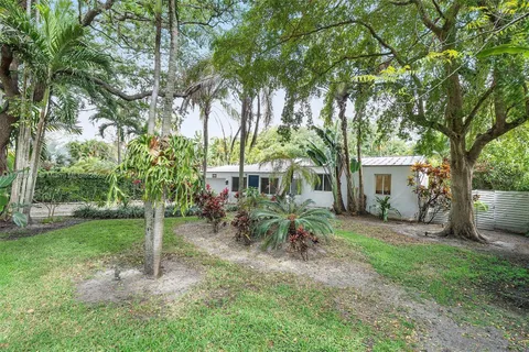 1055 NE 120th St, Biscayne Park FL 33161