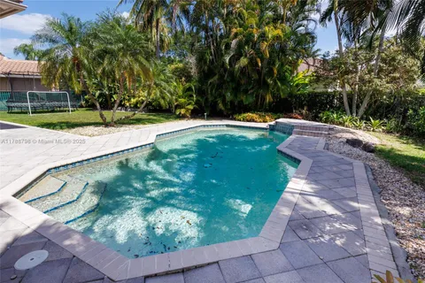 280 Landings Blvd # 280, Weston FL 33327