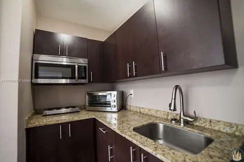 1752 NW 1st St # 4, Miami FL 33125
