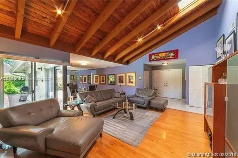 70 Ivy Rd, Hollywood FL 33021