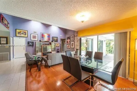 70 Ivy Rd, Hollywood FL 33021