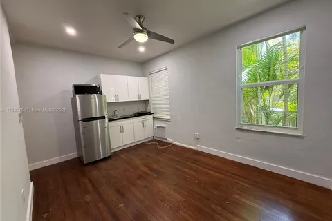 315 W 28th St # 10, Miami Beach FL 33140