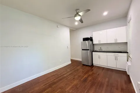 315 W 28th St # 10, Miami Beach FL 33140