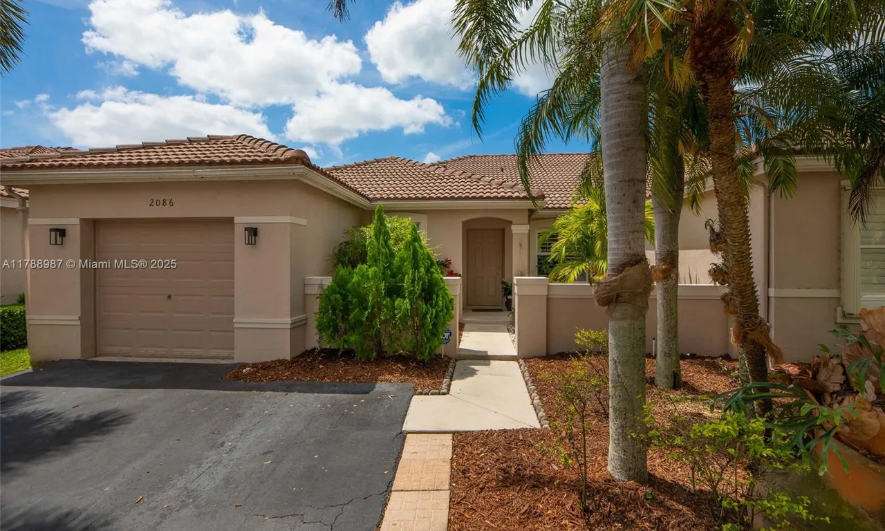 2086 N Borealis Way, Weston FL 33327