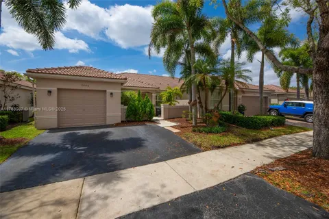 2086 N Borealis Way, Weston FL 33327