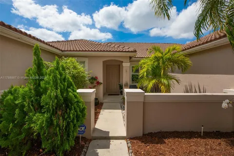 2086 N Borealis Way, Weston FL 33327
