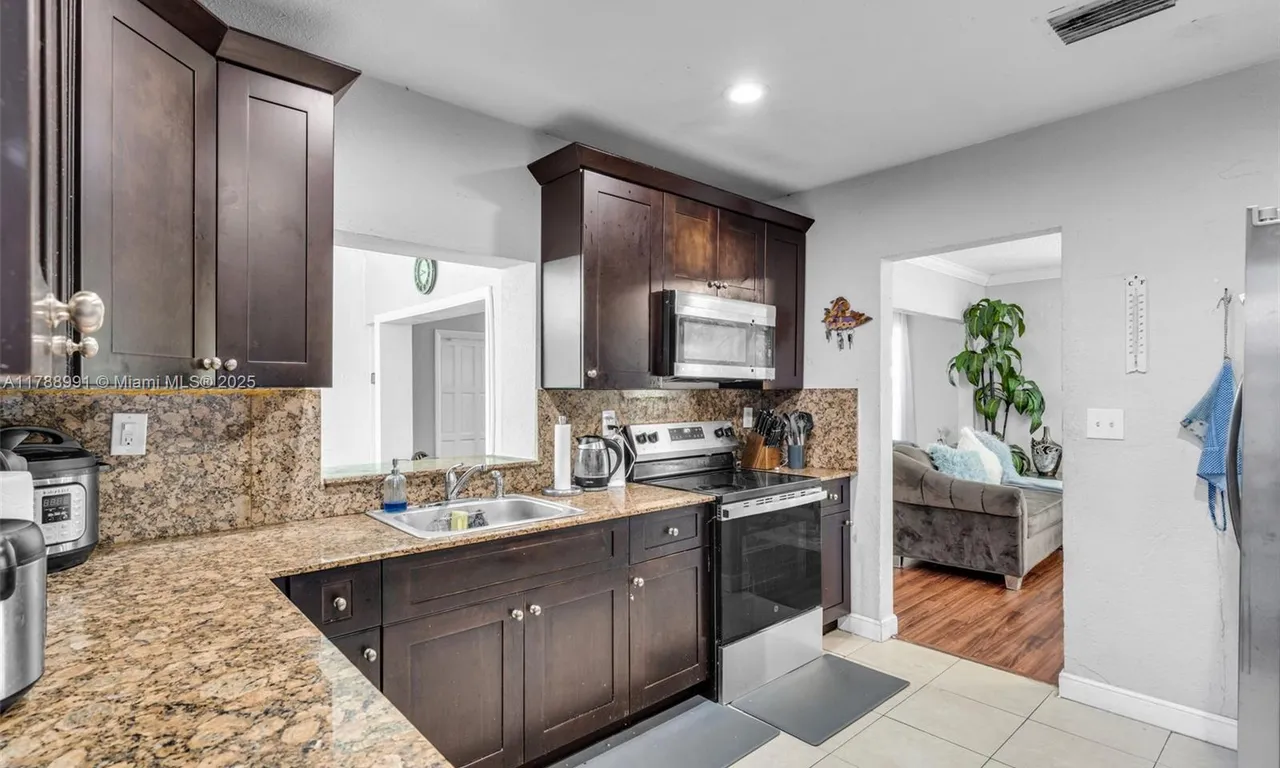 2740 NW 175th St, Miami Gardens FL 33056