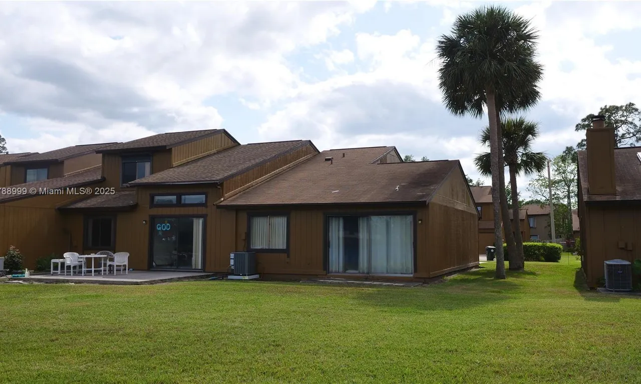 120 Lakewood Village Circle # 120, Daytona FL 32119