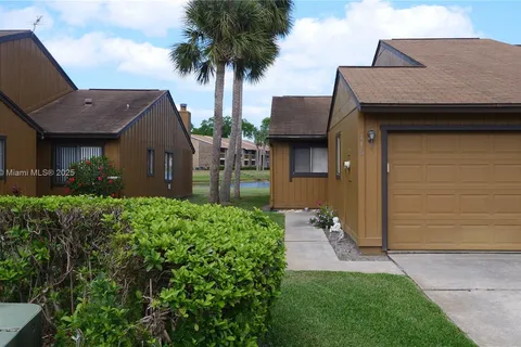 120 Lakewood Village Circle # 120, Daytona FL 32119