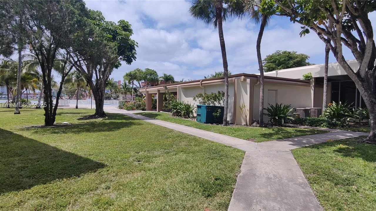 1540 NE 191st St # 122, Miami FL 33179