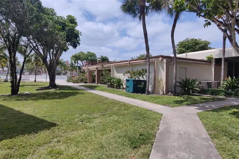 1540 NE 191st St # 122, Miami FL 33179