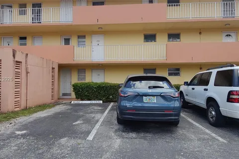 1540 NE 191st St # 122, Miami FL 33179
