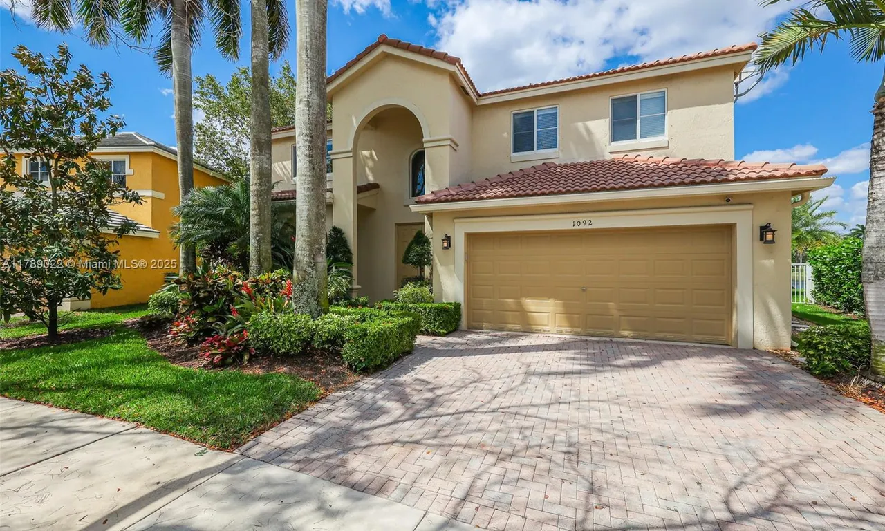 1092 Lavender Cir, Weston FL 33327